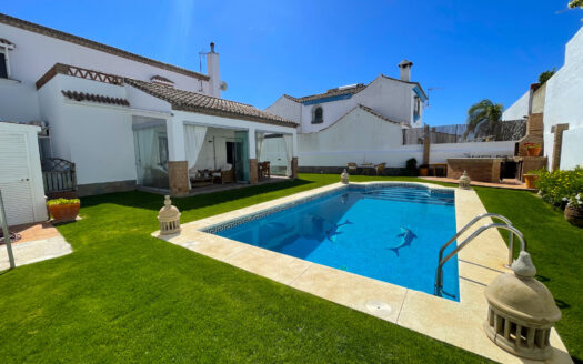 Villa en venta Pueblo Nuevo de Guadiaro - Referencia V14218