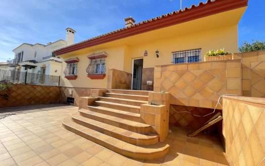 Villa for sale Pueblo Nuevo de Guadiaro Reference 327-00928P
