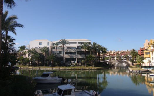 Atraque en venta Marina de Sotogrande - Referencia 327-00486P
