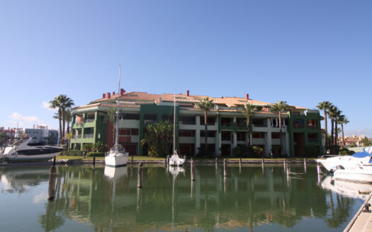 Atraque en venta Marina de Sotogrande - Referencia 327-00509P