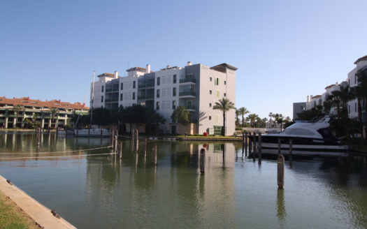 Atraque en venta Marina de Sotogrande - Referencia 327-00513P