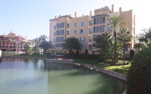 Atraque en venta Marina de Sotogrande - Referencia 327-00518P