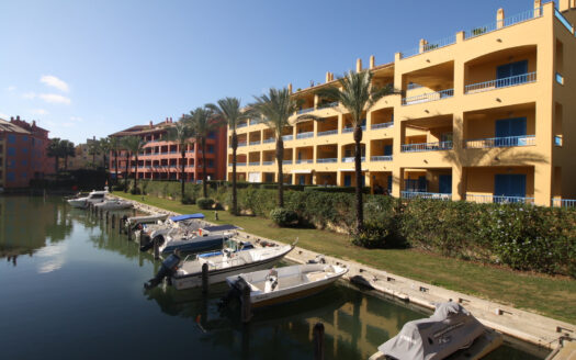 Atraque en venta Marina de Sotogrande - Referencia 327-00525P