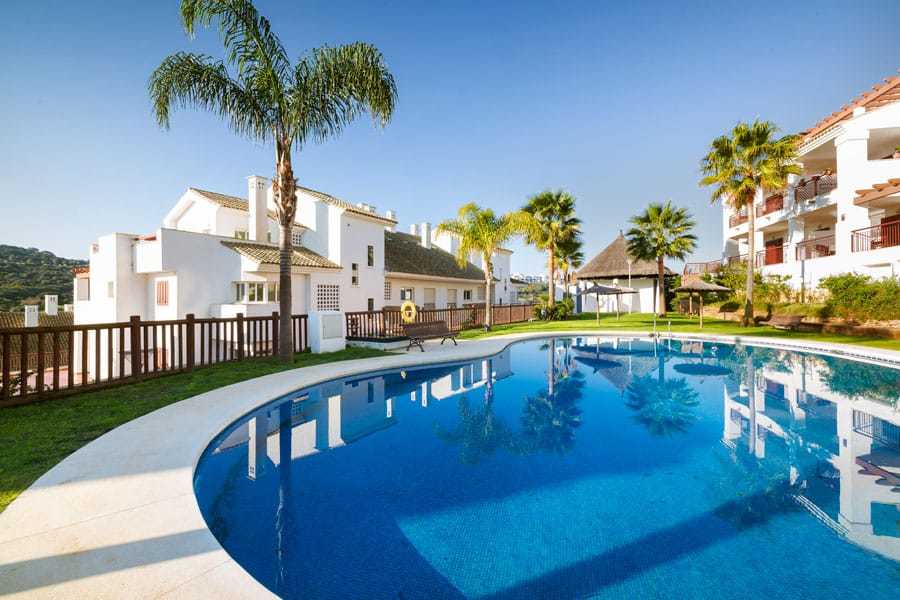 Apartamentos en venta desde 119.000€ Viviendas de obra nueva de 2 y 3 dormitorios en Alcaidesa, desde 85 m2, con piscinas, pistas de pádel. VENDIDA
